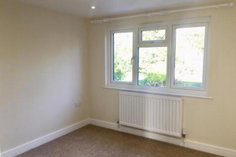 bedroom 3 ensuite.jpg