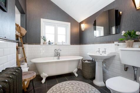 Bathroom.jpg