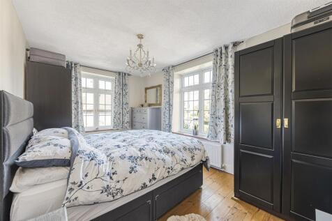 Bedroom 1.jpg