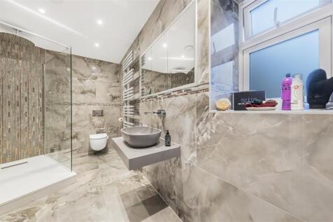 EN-SUITE SHOWER ROOM (1)