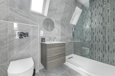 EN-SUITE SHOWER ROOM (3)