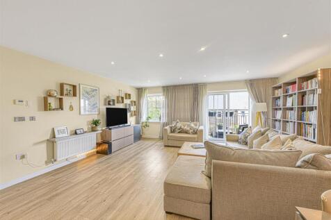 SITTING / DINING ROOM &amp; KITCHEN
