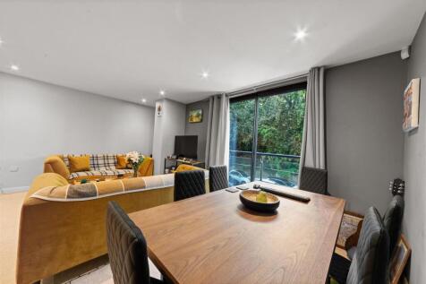 Apartment 3 Oak House 11.jpg