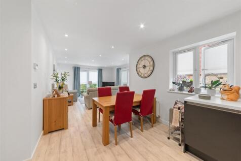 Kitchen/Dining Area
