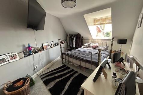 Bedroom 1.jpg