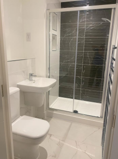 Ensuite Bathroom.png