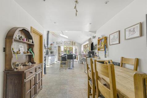 Dinning Room.jpg