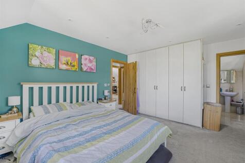 Bedroom 1.jpg
