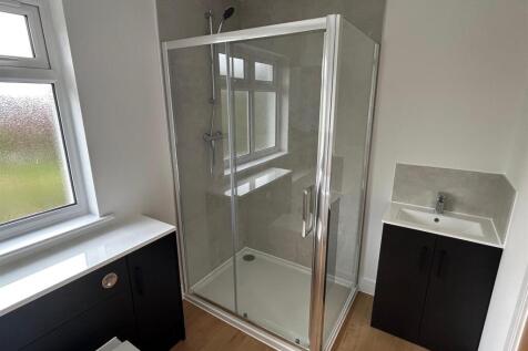 Bathroom..jpg