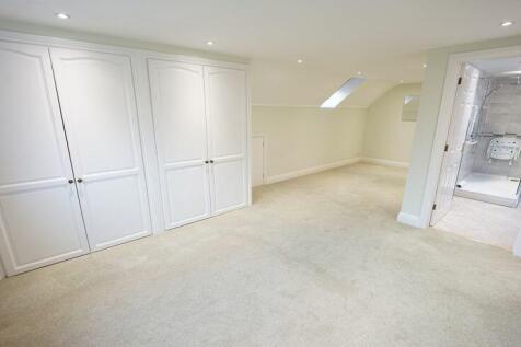 leading to dressing area and en suite