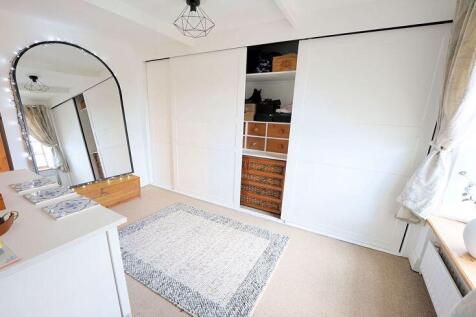 Bedroom 2 (also with en suite)