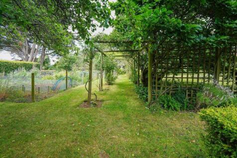 Lawned avenues