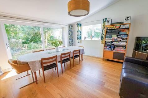 Space to dine, and sit