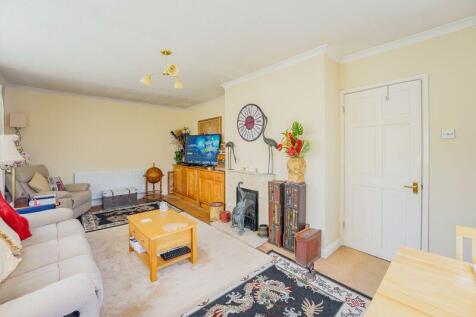 Spacious living room