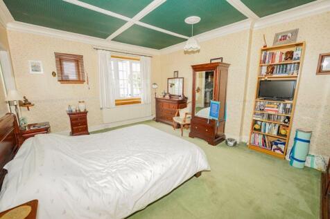Principal bedroom