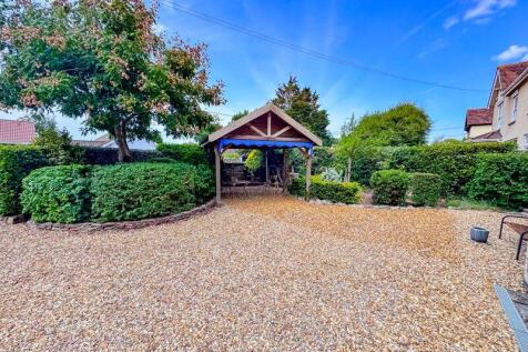Attractive forecourt