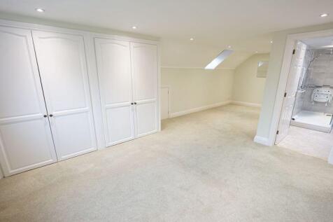 leading to dressing area and en suite