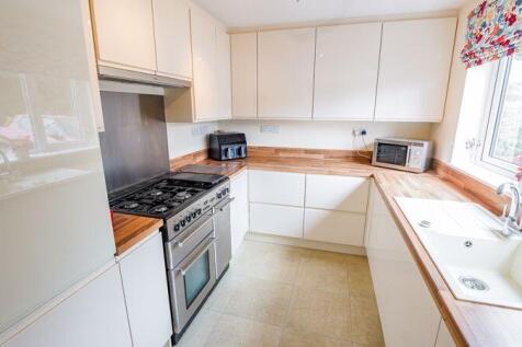 Fully fitted kitchen