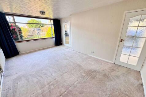 Spacious living room