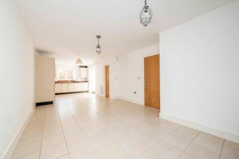 Kitchen &amp; Dining Area