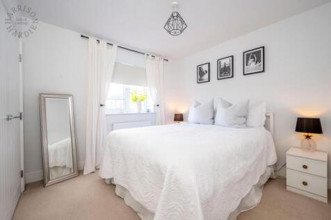 Principle bedroom