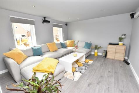 CINEMA ROOM (FRONT)