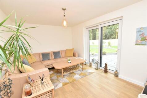 SITTING ROOM (REAR)