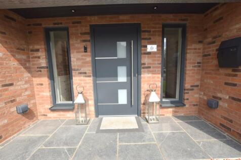 ENTRANCE PORCH