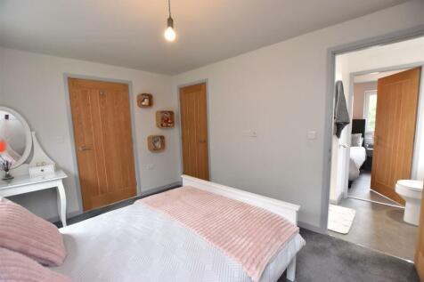 BEDROOM 3 (REAR)