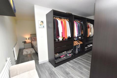 DRESSING ROOM
