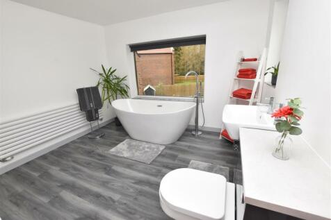 LUXURY BATHROOM EN SUITE