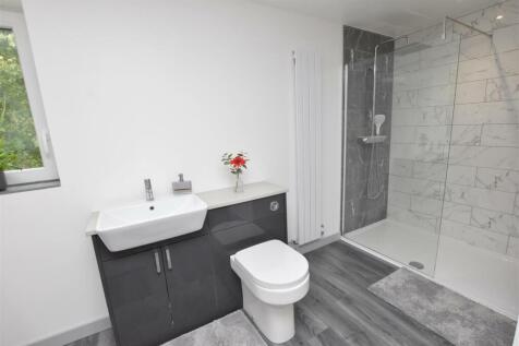 BATHROOM EN SUITE