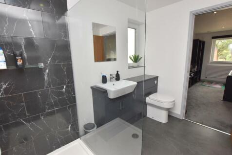 MASTER BEDROOM SUITE