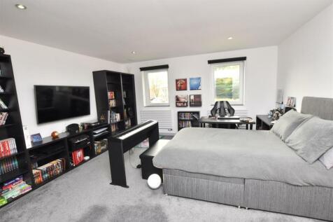 BEDROOM 2 (FRONT)