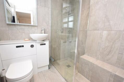EN SUITE SHOWER ROOM