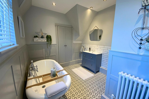 BATHROOM/WC