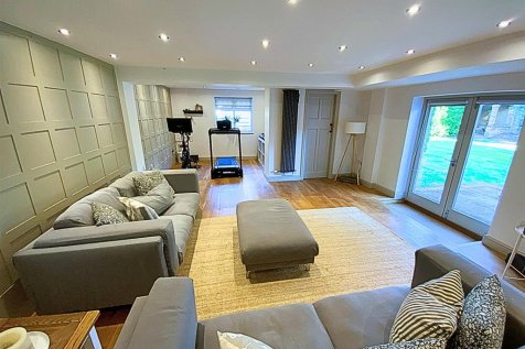 GAMES/PARTY ROOM