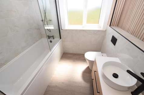 BATHROOM/WC