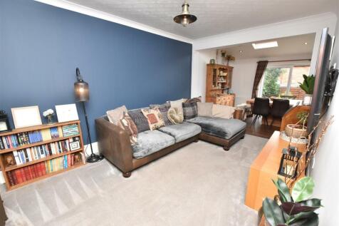 REEAR SITTING ROOM