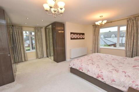 MASTER BEDROOM SUITE