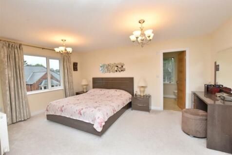 MASTER BEDROOM SUITE