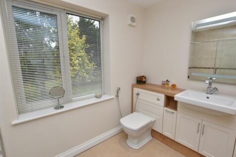 EN SUITE SHOWER ROOM
