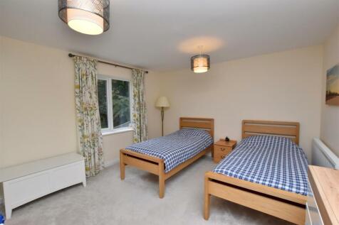 BEDROOM 2 (REAR)