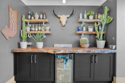 OFFICE/BAR