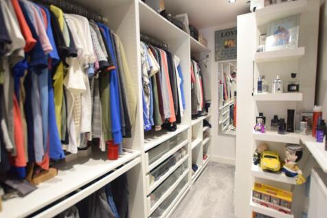 DRESSING ROOM