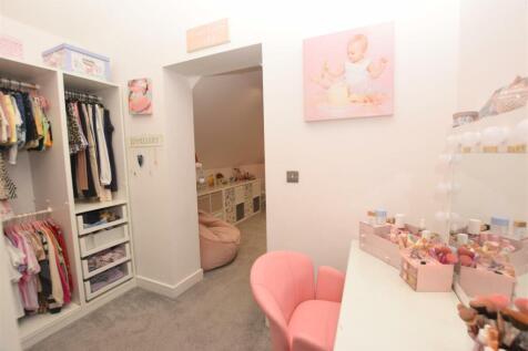 DRESSING ROOM