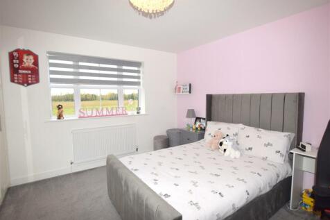 BEDROOM 3 (REAR)