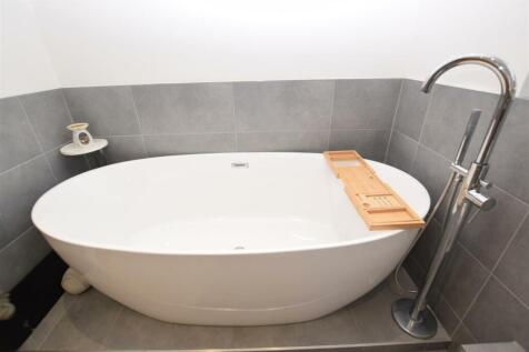 FREE STANDING BATH