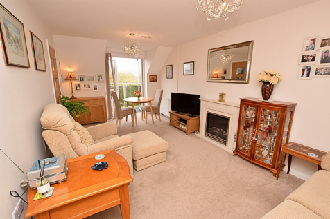LOUNGE DINING ROOM