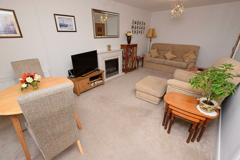 LOUNGE DINING ROOM